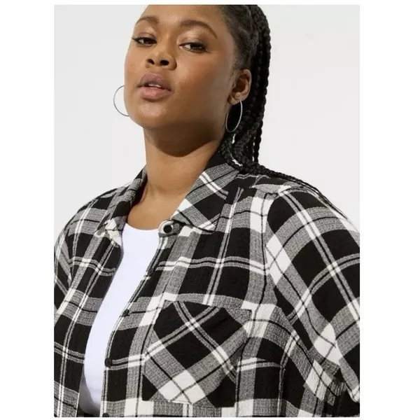 Torrid Black Lizzie Crinkle Flannel Gauze‎ Button Up Tunic Size 2X - Image 3