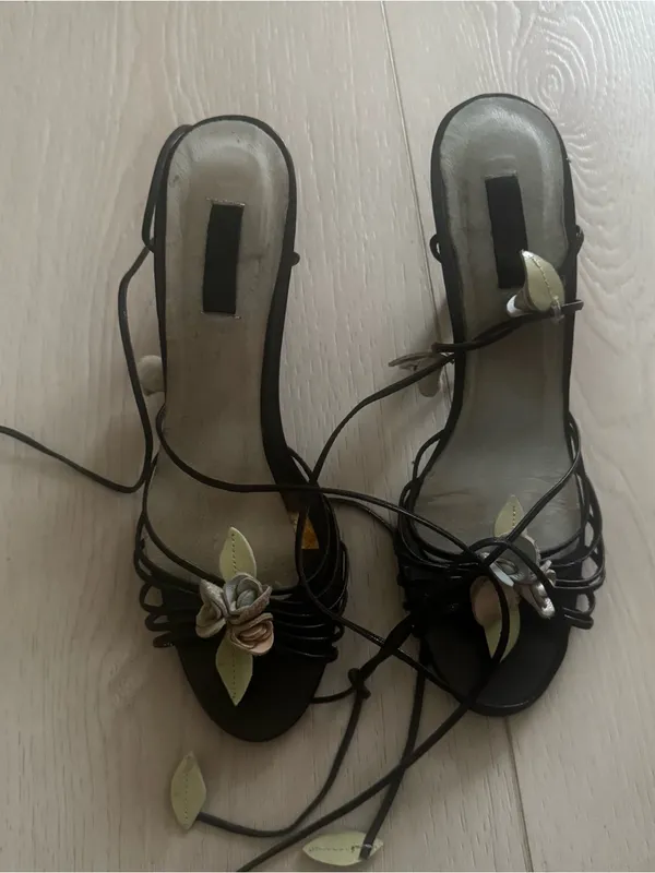 NYLA strappy tie up sandals Black Size 8 - Image 2