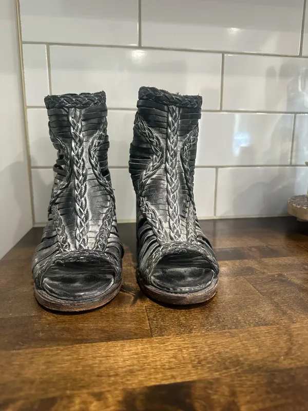 Freebird by Steven Booties. Black size 8.  - Image 4