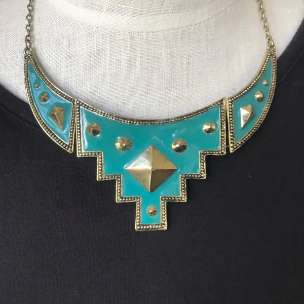 🖤FREE with purchase: Stud Bib Necklace Gold - Image 2