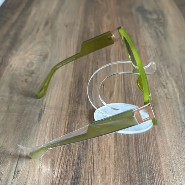 Stylish Green Sunglasses - Image 5