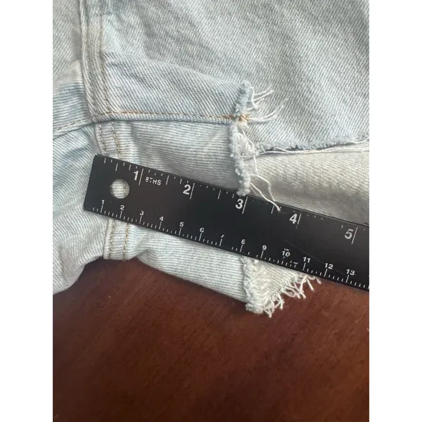 Levi’s 501 Women’s Cut Off Denim Shorts Size W31 Embroidered - Image 4