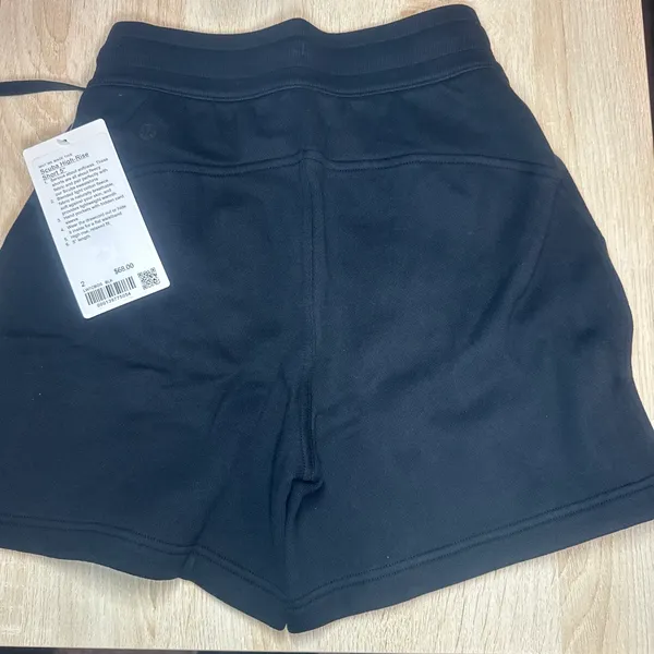 Lululemon Scuba High-Rise Short 5" Black - Size 2 - Image 2