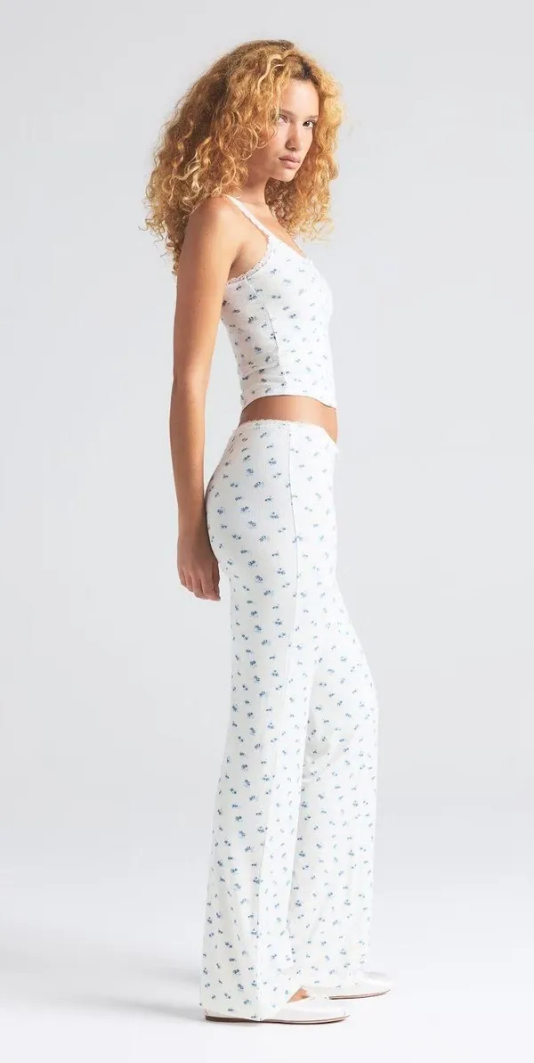 Skims soft lounge lace cami Color blue garden print - Image 2