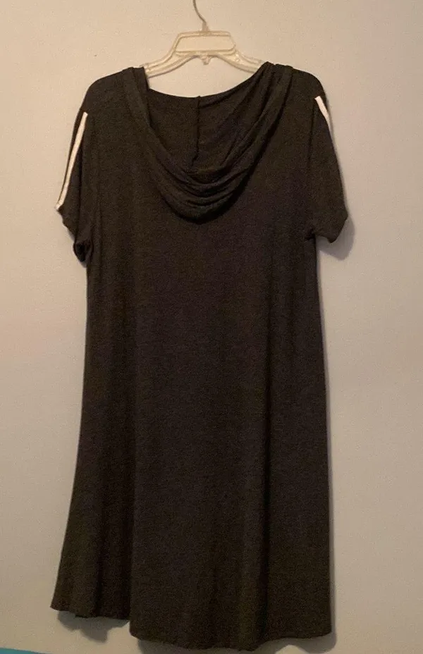 Heart and Hips Hoodie Dress Grey Short Sleeves Lace Front - Image 6