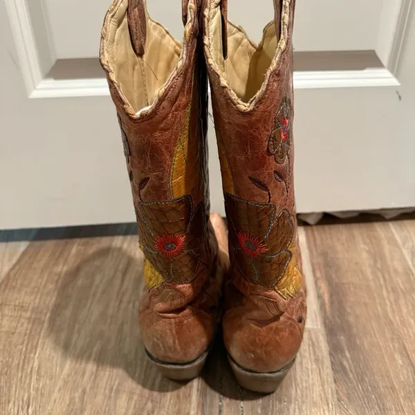 Corral Boots Women's Daisy Overlay Snip Toe Western Boot - Image 5