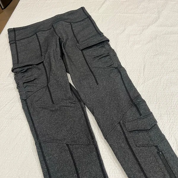 Lululemon Scenic Route 7/8 Tight leggings in gray size 8 women - Image 9