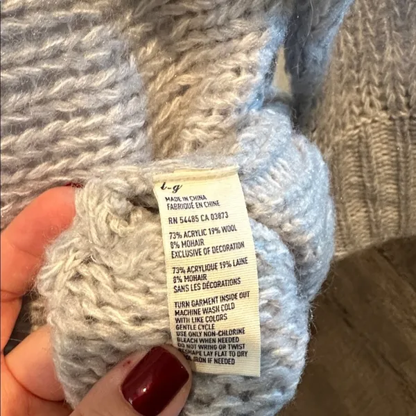 American Eagle Large Y2K Light Gray Wool/Mohair-Blend Open‎ Knit V-Neck Sweater - Image 8