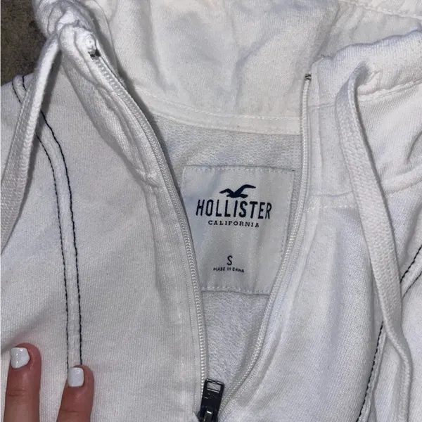 Hollister Cropped Hoodie - Image 2