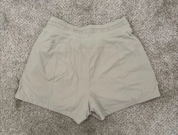 Lululemon Dance Studio High-Rise Shorts 3.5" (Size 6) - Image 7