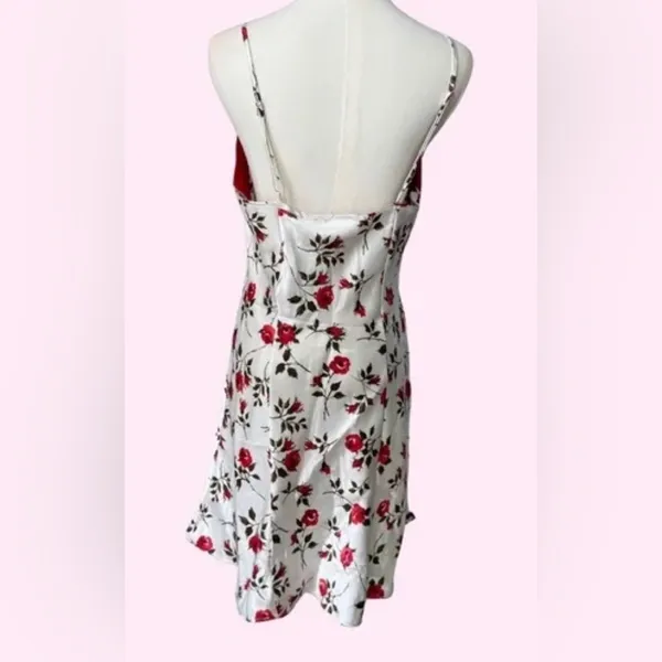 Kathy Ireland Cream and Red Rose Floral Satin Chemise - Image 6