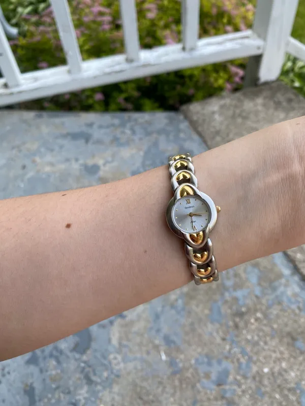 vintage watch with heart detailed band - Image 3