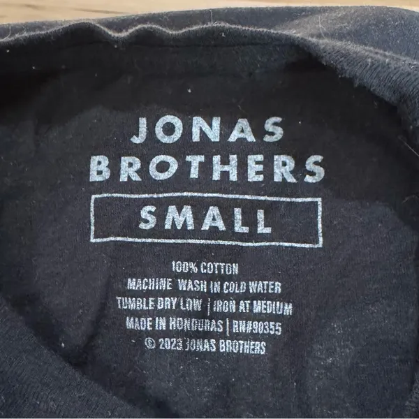 Jonas Brothers Spotlight Concert Tour Tee Shirt Women’s Small - Image 2