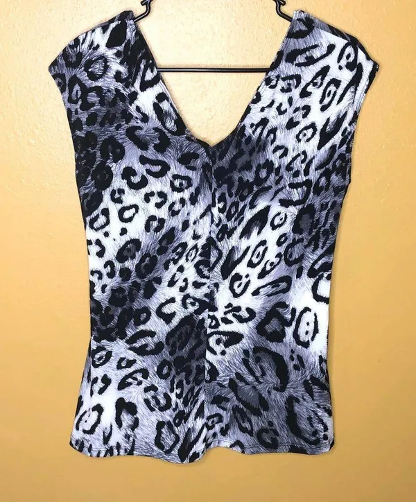 Annalee + Hope V-neck Cheetah Blouse, L - Image 2