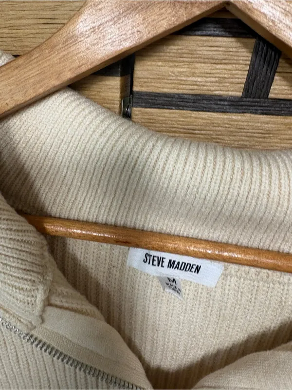 Steve Madden beige pullover size medium - Image 7