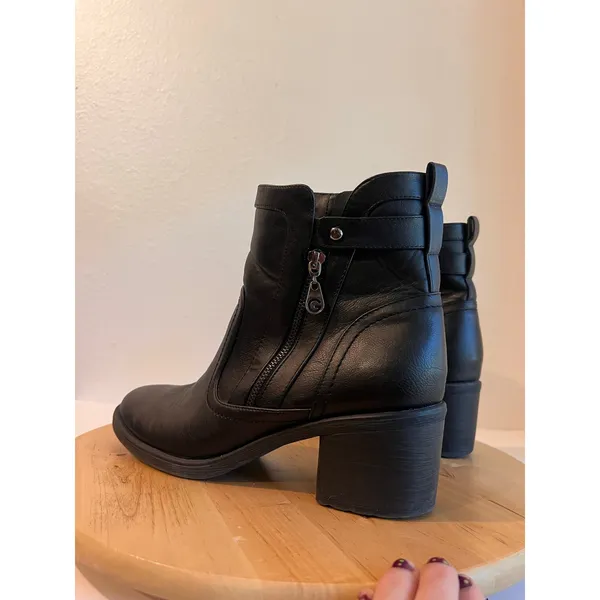 Guess Black Leather Stitched Zip Up Ankle Bootie Size 10 - Image 7