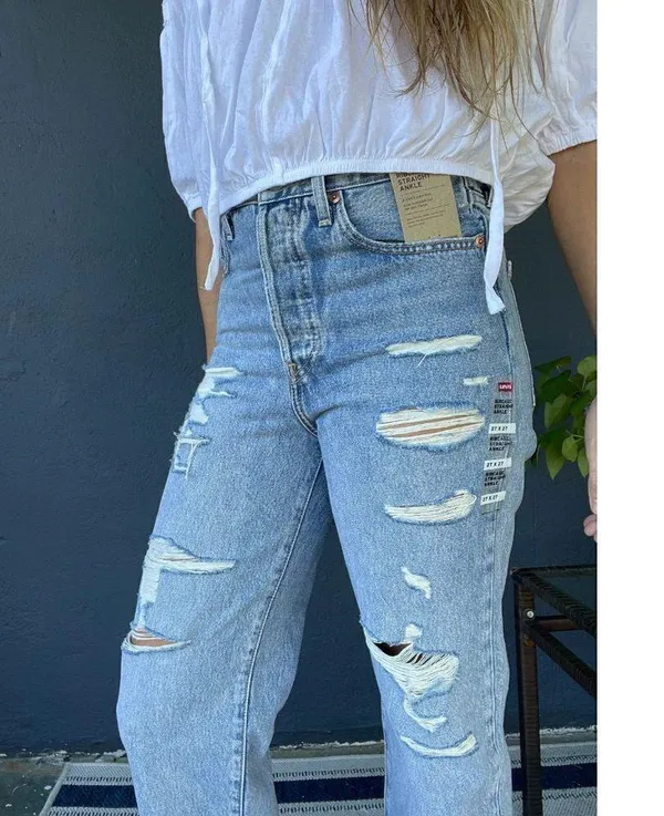 LEVI'S Ribcage High Rise Destructed Straight Jeans in Wash Haleys Comment US 28 - Image 5