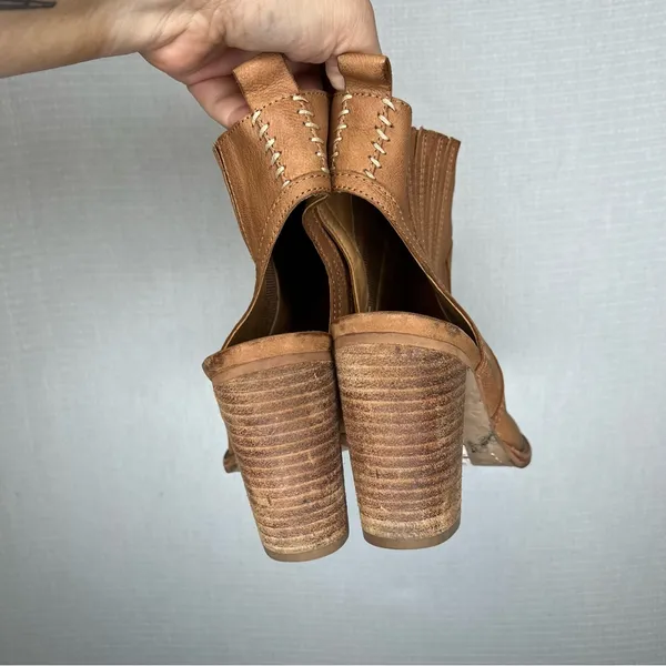 Dolce Vita | Stacked‎ Heel Bootie Tan Heeled Boots Size 8 - Image 3