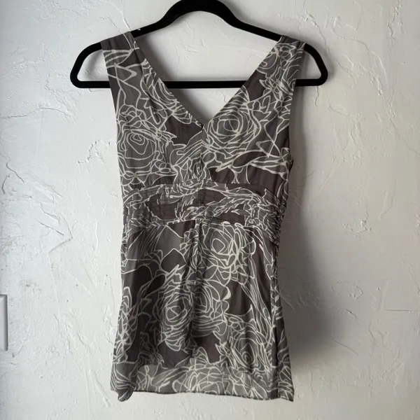 Banana Republic Y2k Silk Sleeveless V Neck Top Gray White Floral Print Size 2 XS - Image 5