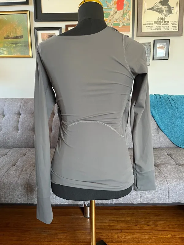 Lalabu Women’s Gray Long-Sleeve Baby Wearing Long Sleeve top size Small - Image 3