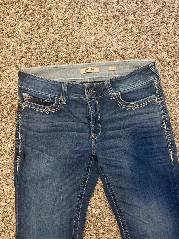 Women’s sz 32S Ariat Mid Rise Boot Cut Jeans - Image 3