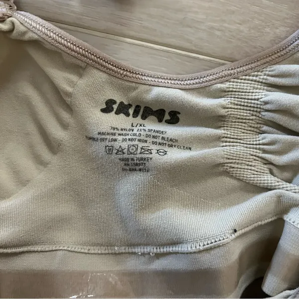 SKIMS Seamless Sculpt Bralette Size L/XL - Image 3