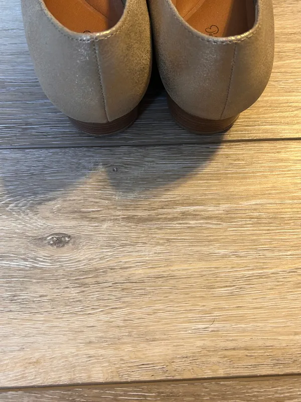 Baretraps Women’s Gold Flats - Image 3