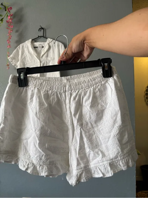 Plum Pretty Sugar White Eyelet Short Pajama Set - Image 3