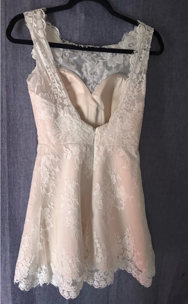 White laced dress Size 4 - Image 2