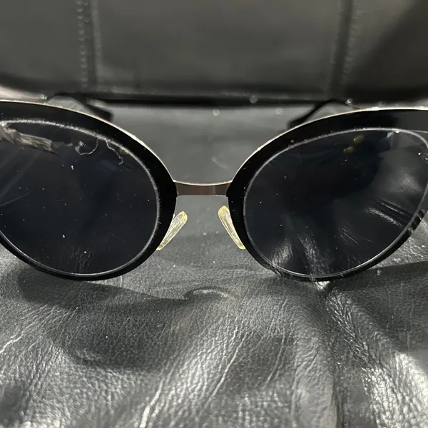 Black Round Sunglasses - Image 3