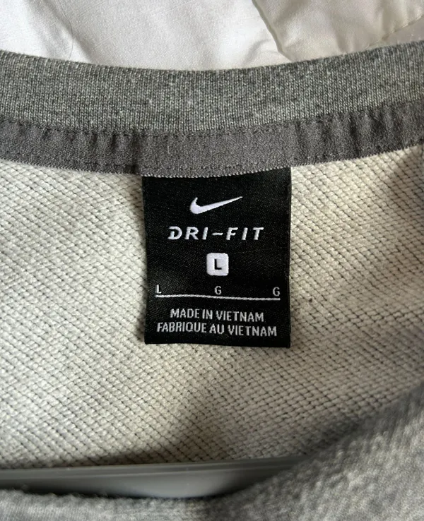 Nike Cropped Crew Neck Sweatshirt - Image 4