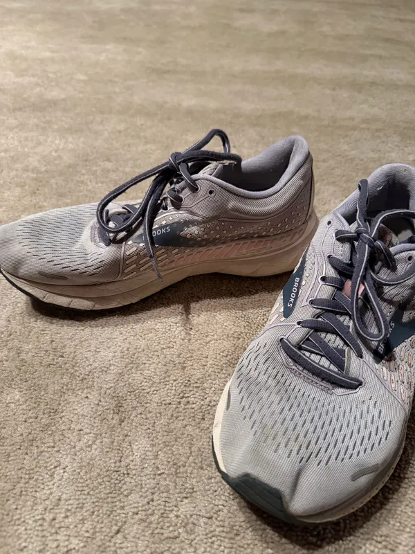 Brooks Adrenaline GTS Running Shoes Women’s Size 9 - Image 4