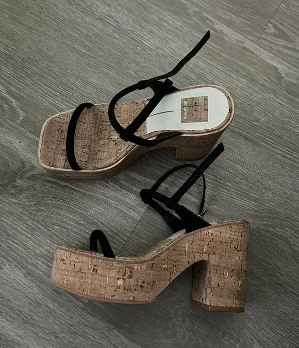 DV by Dolce Vita Wedge Heel - Image 2