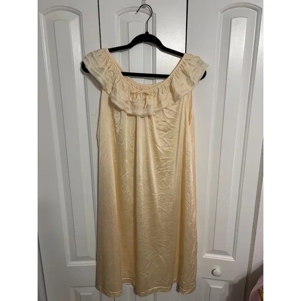 Vintage‎ Nightgown Romantic Coquette Cream Ruffled Lace Bow Sleepwear - Image 2