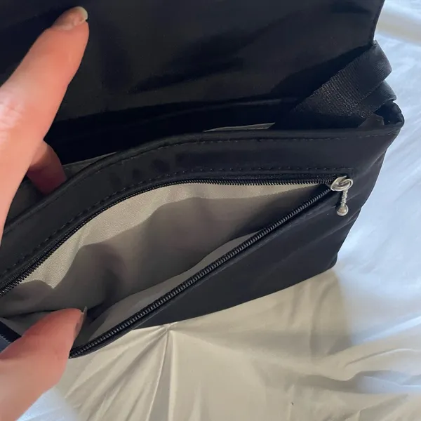 Baggallini Classic Black Crossbody Bag - Image 3
