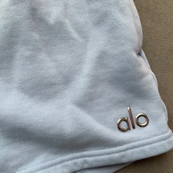 Alo Yoga Accolade Short Seashell Blue XS - Image 4
