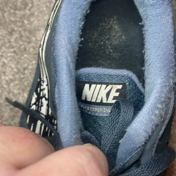 Nike running shoes steal blue laceup size 5 youth - Image 4