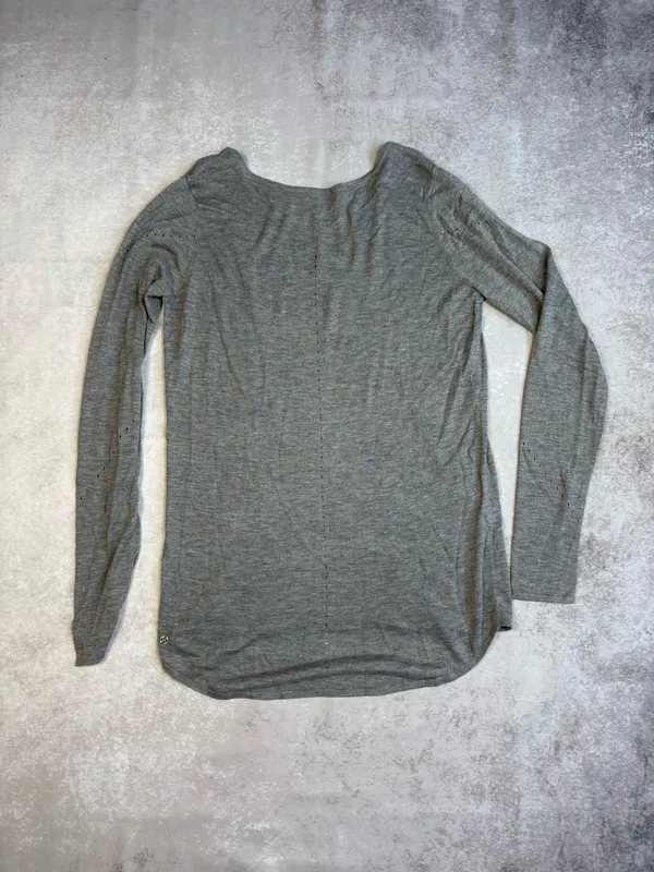 Lululemon Yin Time Boolux Long Sleeve in Heathered Medium Grey - Image 4