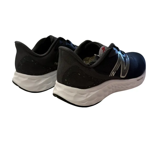 New Balance Fresh Foam Arishi v4 in Grey Beige, Size W10/M8.5 Wide - Image 4