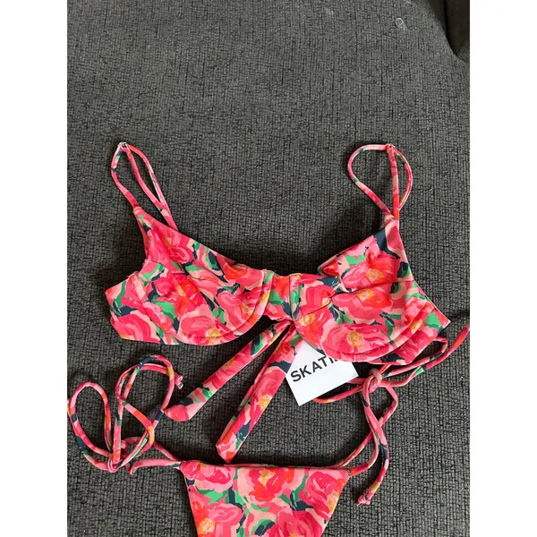 Skatie Katie Top Elsa Bottom Set in Winnetka Floral Print Womans XS/S NWT - Image 3