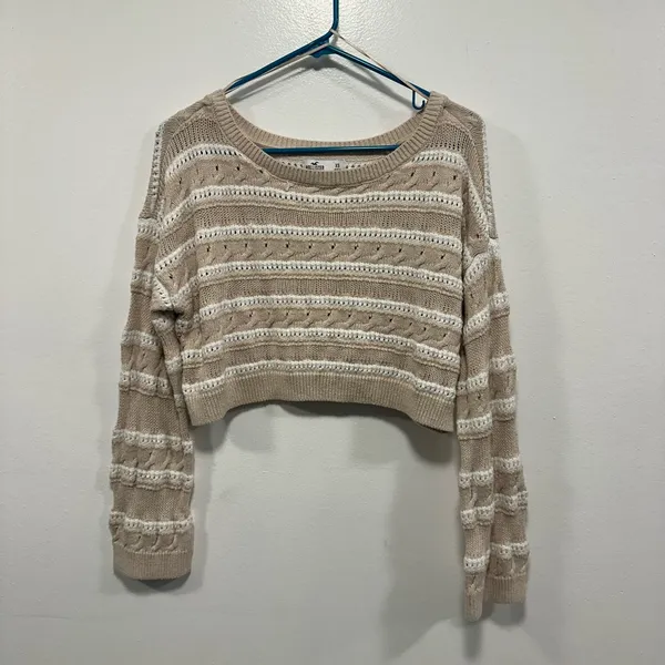 Hollister Beige tan and White Cropped beach casual Sweater Size XS - Image 2