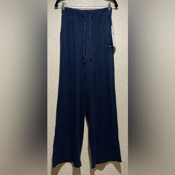 Alo Yoga NWT Muse Wide Leg Pants Navy Blue Relax Fit Size S Front Pockets - Image 6