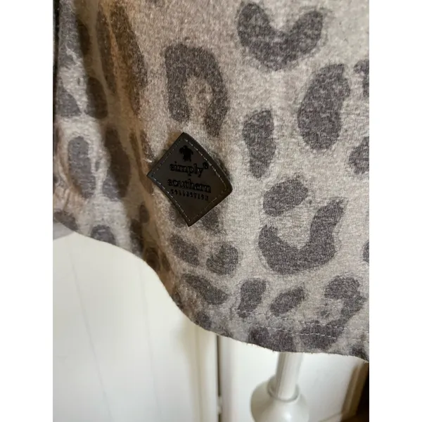 Simply Southern Womens Tunic Size Small Gray Leopard‎ Print Sequined Elbows Top - Image 3