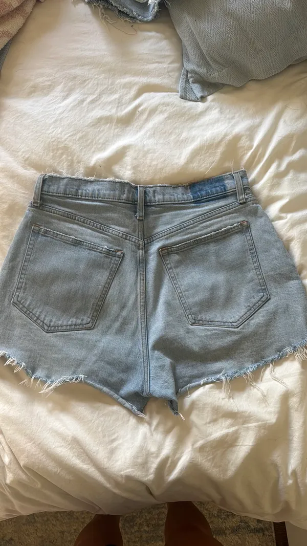 Abercombie and Fitch Curve Love Mom Short High Rise - Image 4