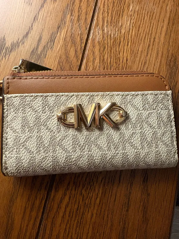 Michael Kors Wallet - Image 4