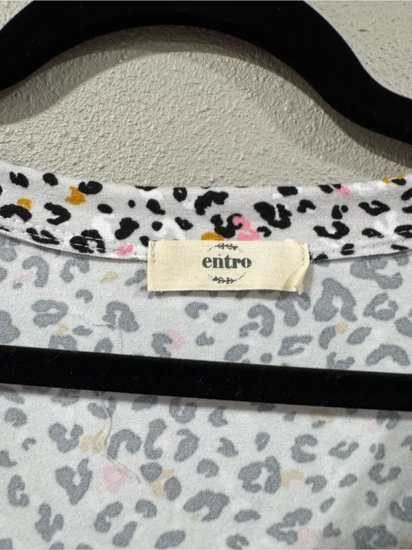 Entro Two-Tone Leopard Patchwork V-Neck Top - White, Taupe, Black - Image 3