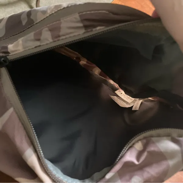 Eddie Bauer camo crossbody bag small - Image 7
