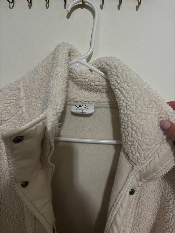 White Sherpa coat - Image 2