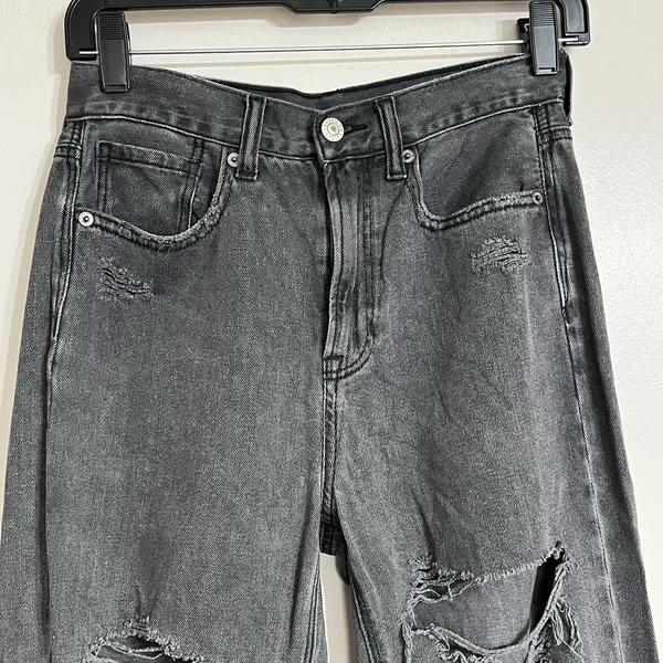 American Eagle High Rise Black Mom Jeans Women's‎ Size 2 Distressed - Image 2
