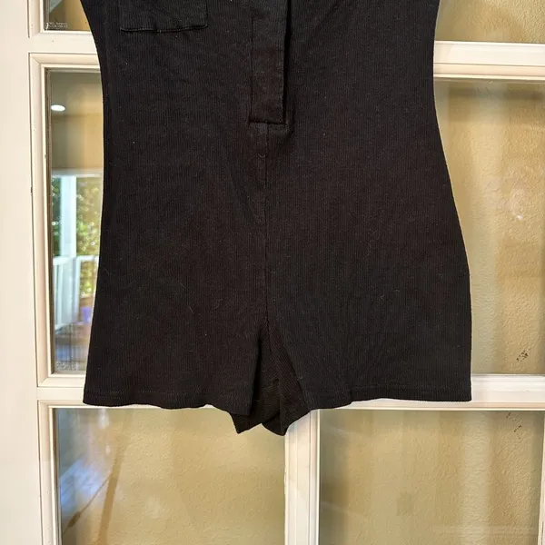 URBAN OUTFITTERS Ribbed Shorts Romper Jumper Onesie w Collar & V Neck - size XS - Image 5